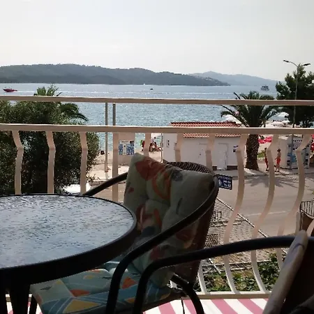 With Sea View And Balcony Lägenhet